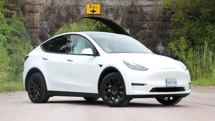 Tesla Model Y після трьох років та 36 000 км пробігу — огляд стану батареї, салону та кузова.